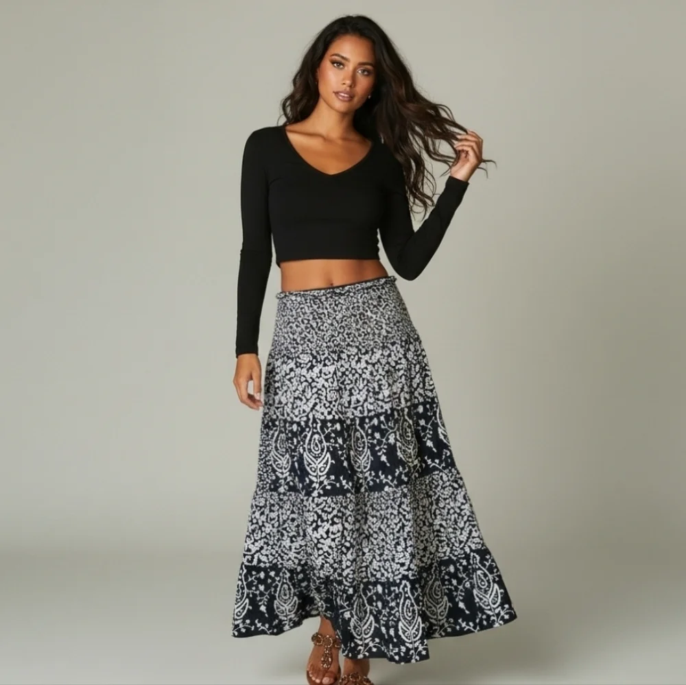 Rampage Circle Skirt‎ Size 7 Low Rise Bohemian Black White Midi Festival Summer